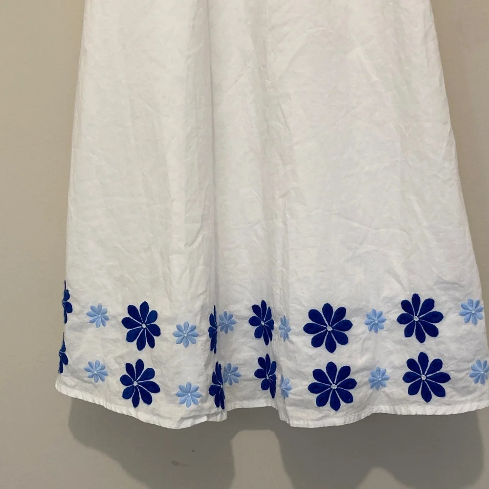 Crown & Ivy White and Blue Floral Kids Dress Sz 10 in great preowned condition
